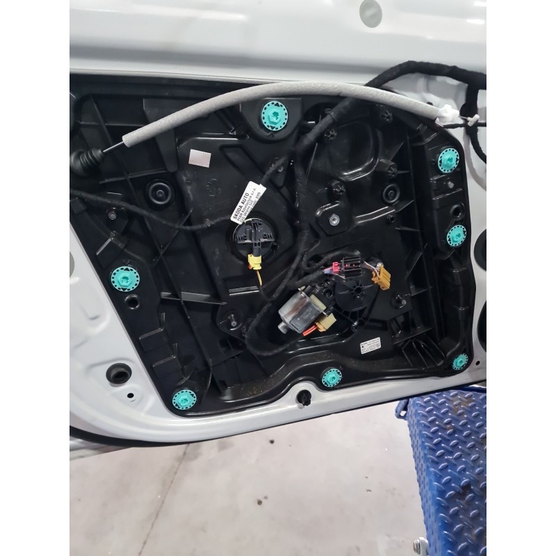 ELEVALUNAS DELANTERO IZQUIERDO 5E3837461 
