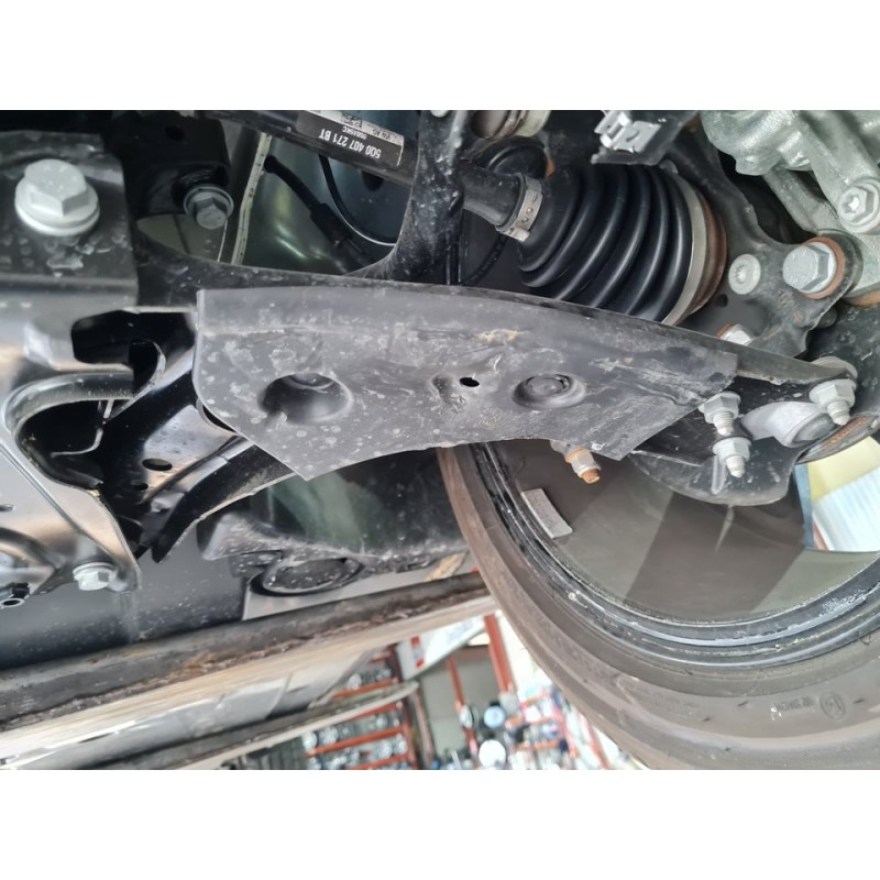 BRAZO SUSPENSION INFERIOR DELANTERO IZQUIERDO 