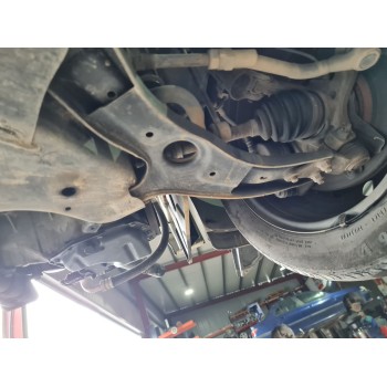 BRAZO SUSPENSION INFERIOR DELANTERO DERECHO 