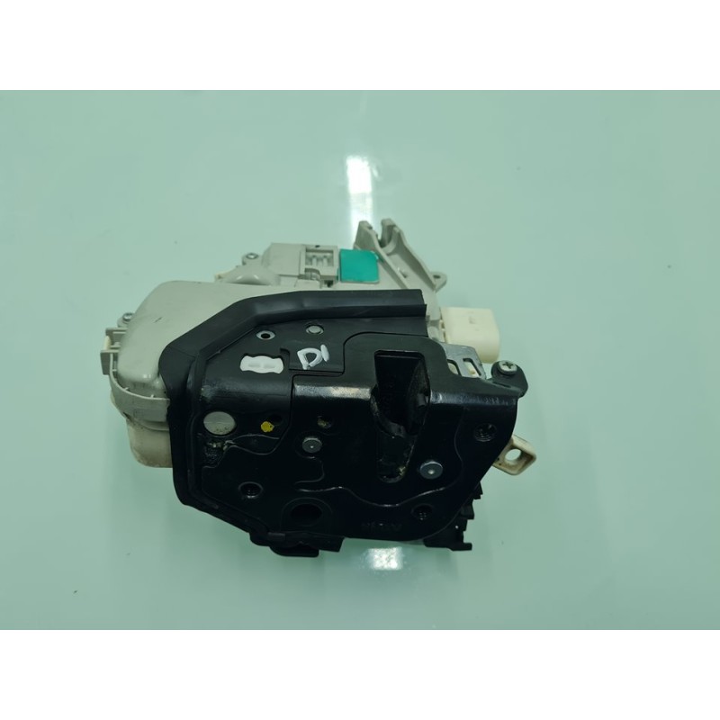 CERRADURA PUERTA DELANTERA IZQUIERDA 8J1837015 