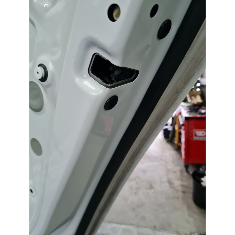 CERRADURA PUERTA TRASERA DERECHA 5TA839016Q 