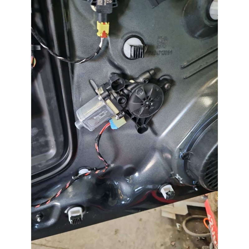 ELEVALUNAS DELANTERO IZQUIERDO 95B837461A 