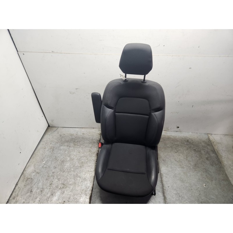 ASIENTO DELANTERO IZQUIERDO 