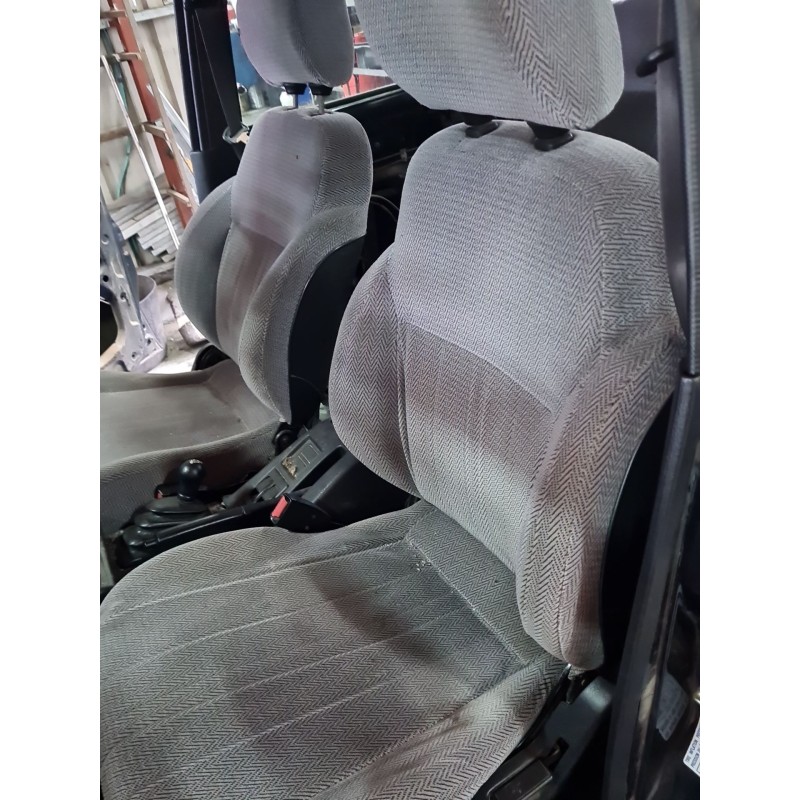 ASIENTO DELANTERO IZQUIERDO 