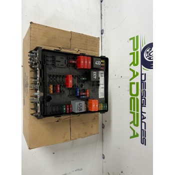 CAJA RELES / FUSIBLES 