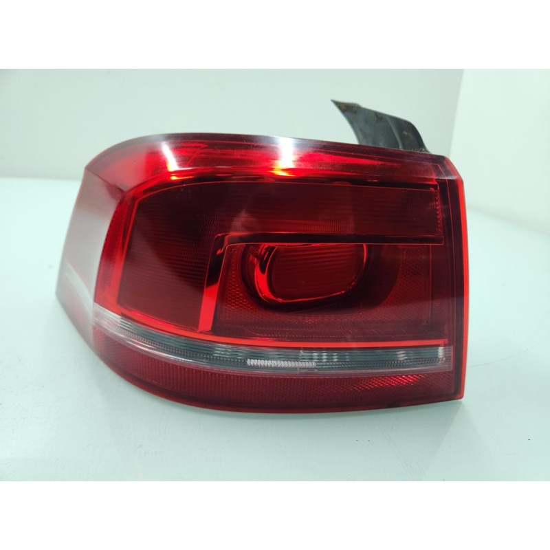 PILOTO TRASERO IZQUIERDO 3AE945095F 