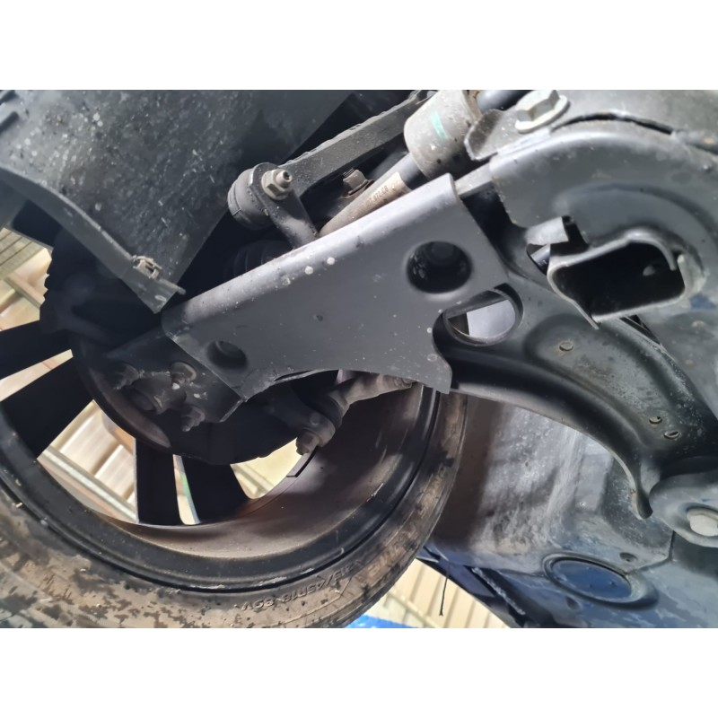 BRAZO SUSPENSION INFERIOR DELANTERO DERECHO 2Q0407152D 