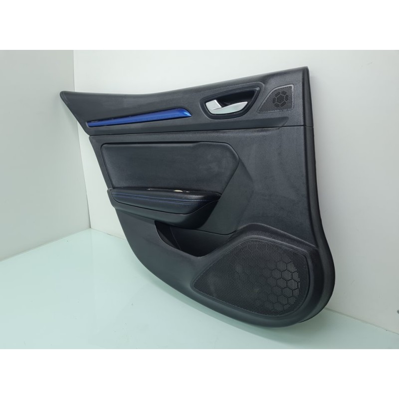GUARNECIDO PUERTA TRASERA IZQUIERDA 829A13496R 