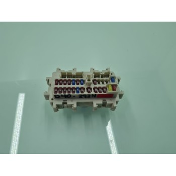 CAJA RELES / FUSIBLES 