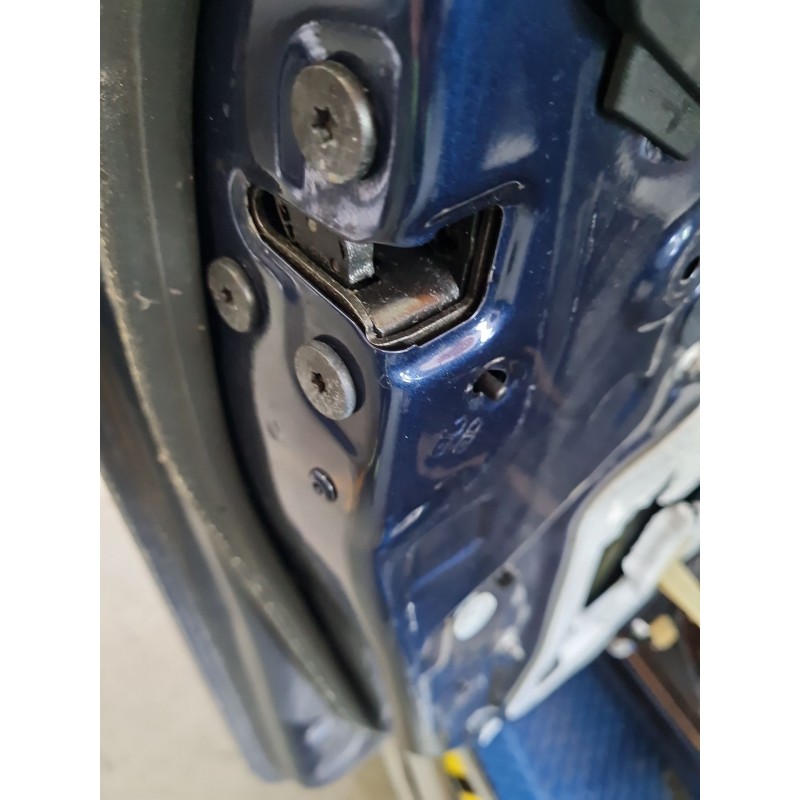 CERRADURA PUERTA TRASERA IZQUIERDA 825037601R 