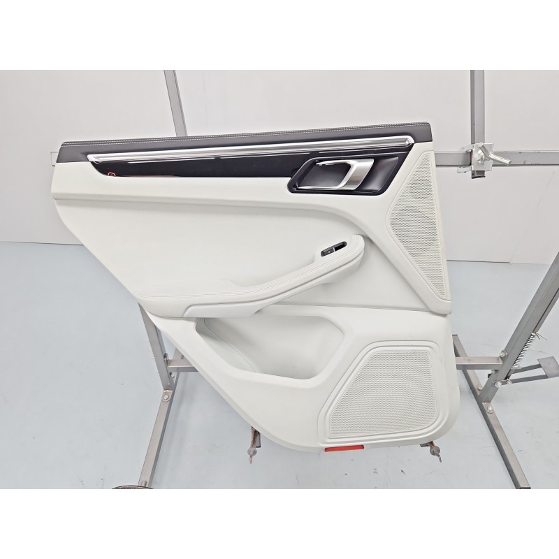 GUARNECIDO PUERTA TRASERA IZQUIERDA 95B867305AF 