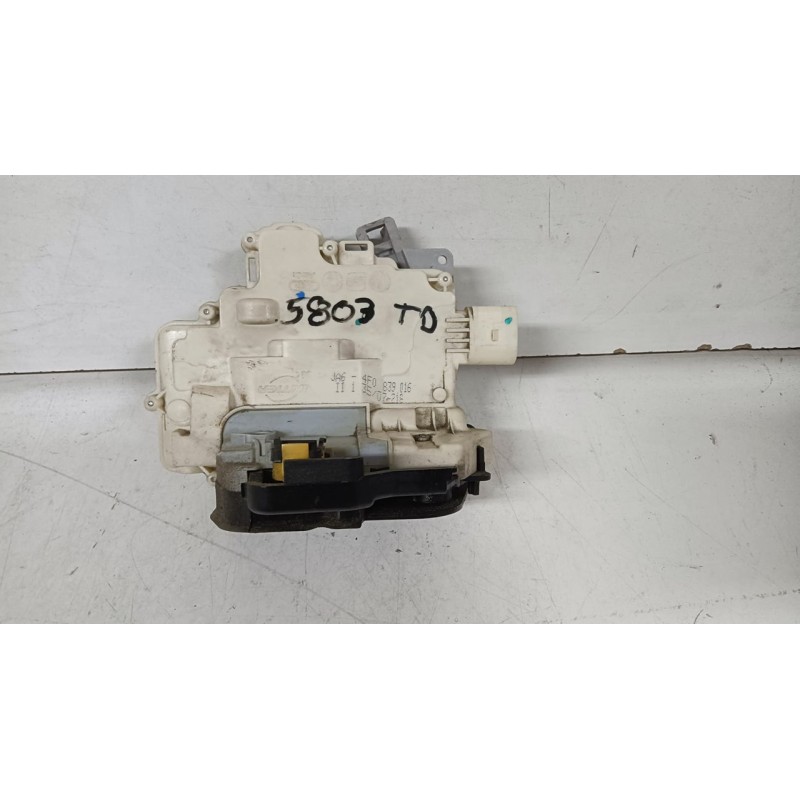 CERRADURA PUERTA TRASERA DERECHA 4F0839016 