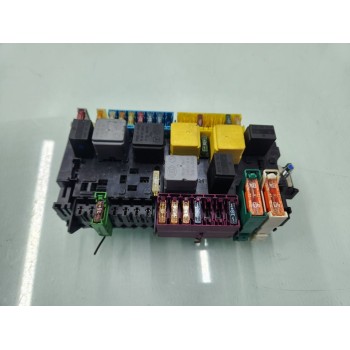 CAJA RELES / FUSIBLES A2469060093 