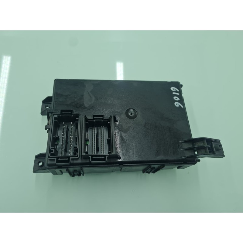 CAJA RELES / FUSIBLES GM13367919 