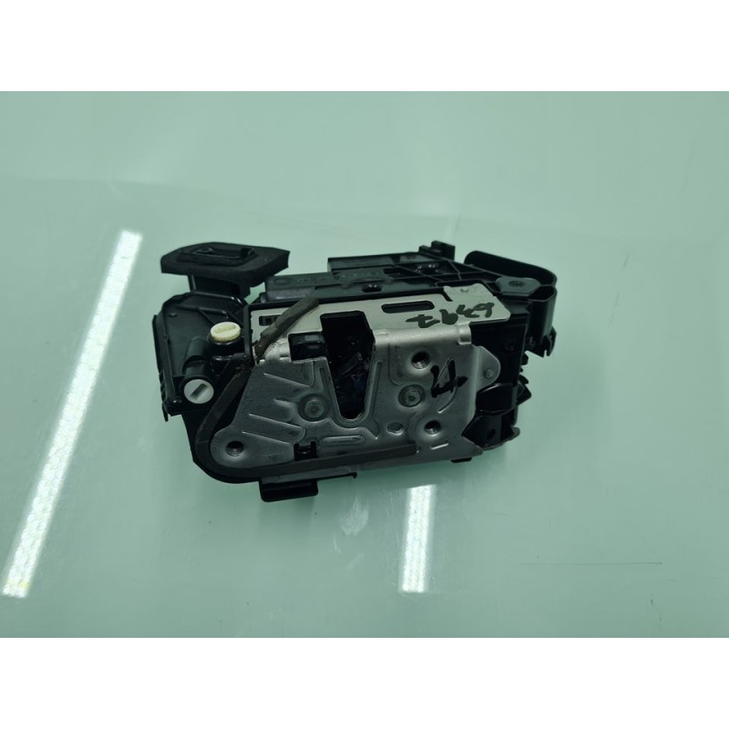 CERRADURA PUERTA TRASERA IZQUIERDA 5TA839015Q 