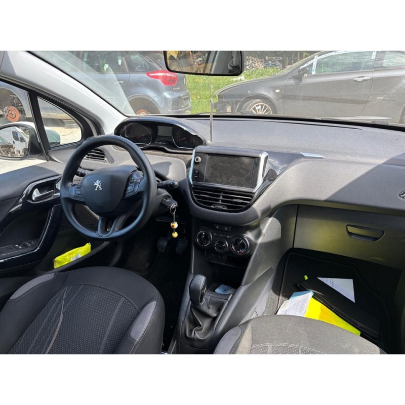 peugeot 208 del año 2012