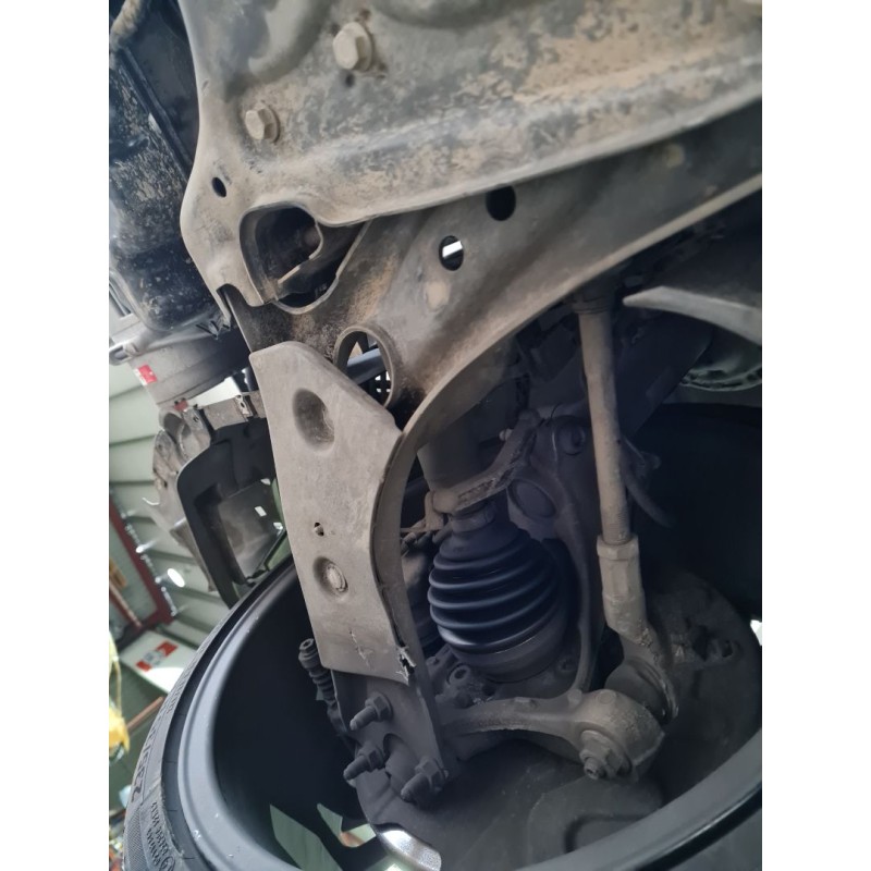 BRAZO SUSPENSION INFERIOR DELANTERO DERECHO 
