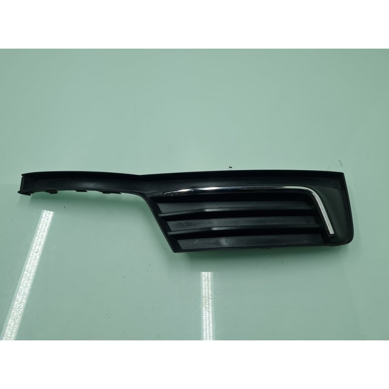 REJILLA PARAGOLPES DERECHA 8V3807682R 