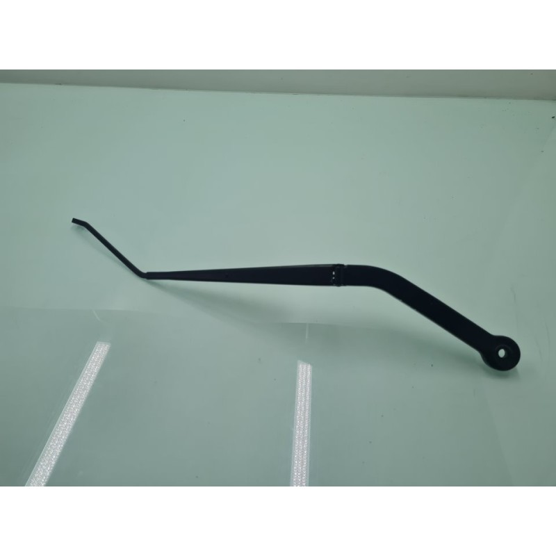 BRAZO LIMPIA DELANTERO DERECHO 7304071 