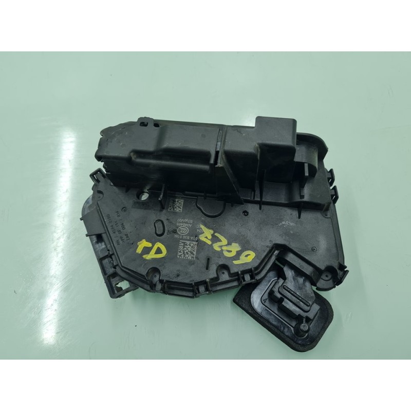 CERRADURA PUERTA TRASERA DERECHA 5TA839016L 