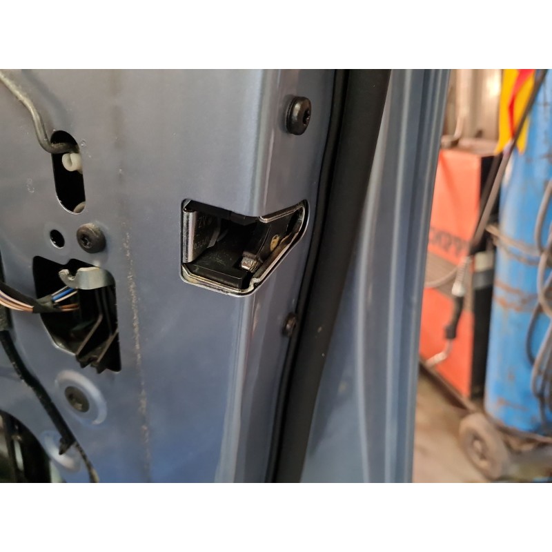 CERRADURA PUERTA DELANTERA DERECHA 51217229458 