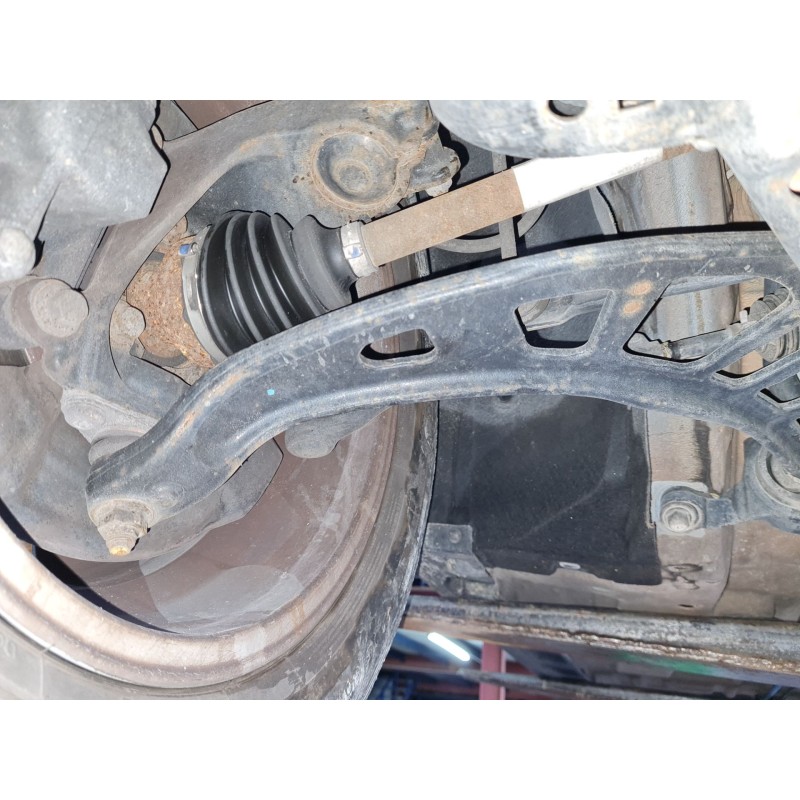 BRAZO SUSPENSION INFERIOR DELANTERO DERECHO 