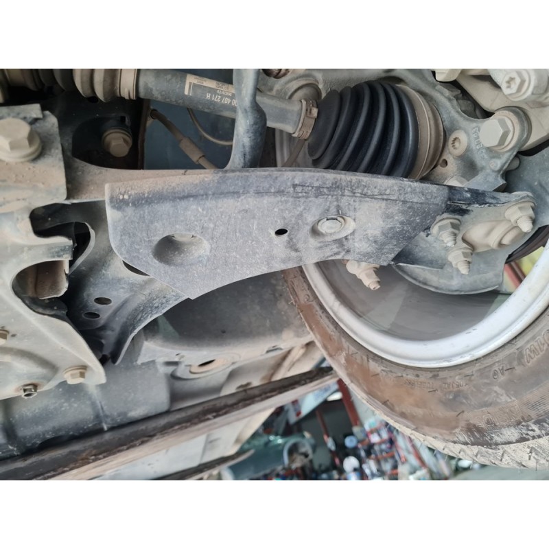 BRAZO SUSPENSION INFERIOR DELANTERO IZQUIERDO 