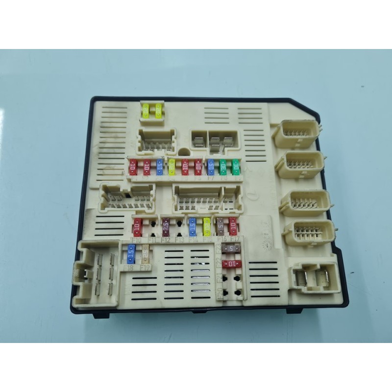 CAJA RELES / FUSIBLES 284B66052R 