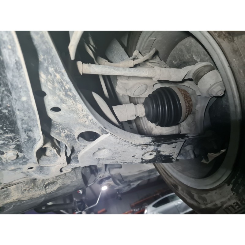 BRAZO SUSPENSION INFERIOR DELANTERO DERECHO 