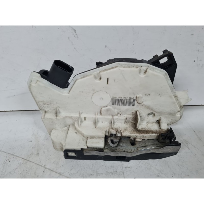 CERRADURA PUERTA DELANTERA DERECHA 5N1837016A 