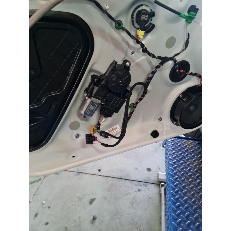 ELEVALUNAS DELANTERO IZQUIERDO 6F9837461E 