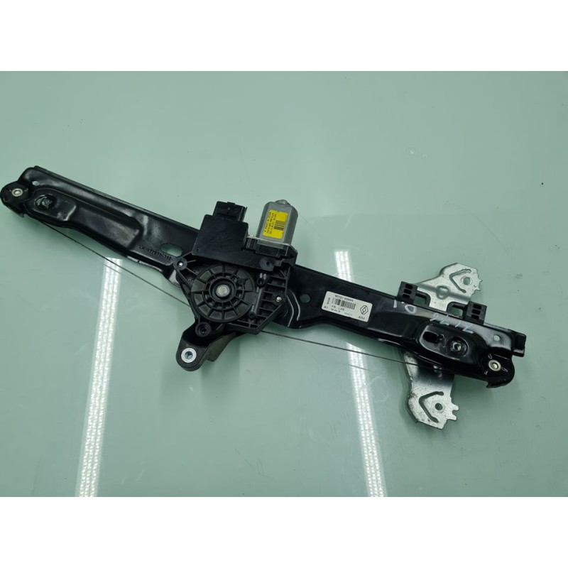 ELEVALUNAS DELANTERO IZQUIERDO 807218568R 