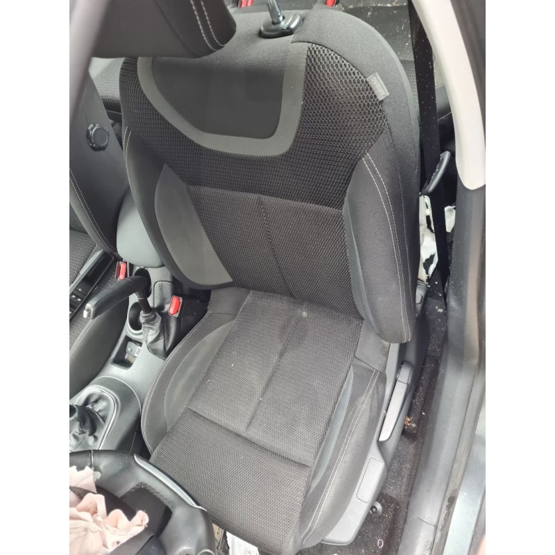 ASIENTO DELANTERO IZQUIERDO 