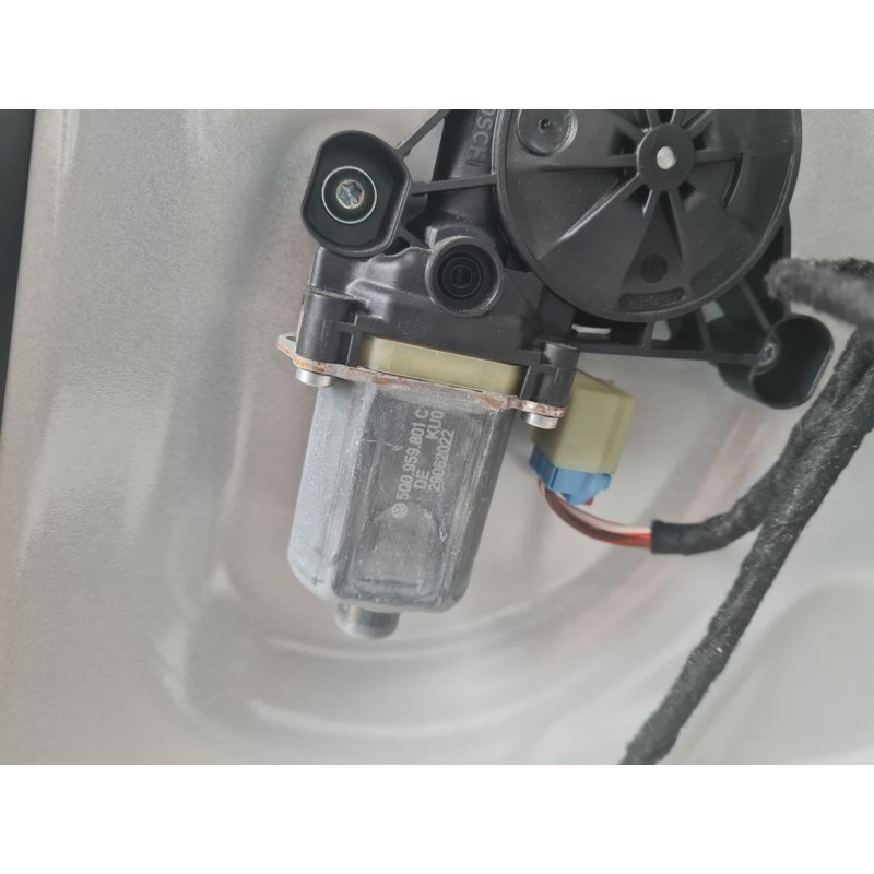 ELEVALUNAS DELANTERO IZQUIERDO 5Q0959801C 