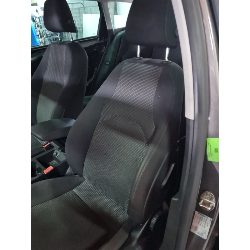 ASIENTO DELANTERO IZQUIERDO 