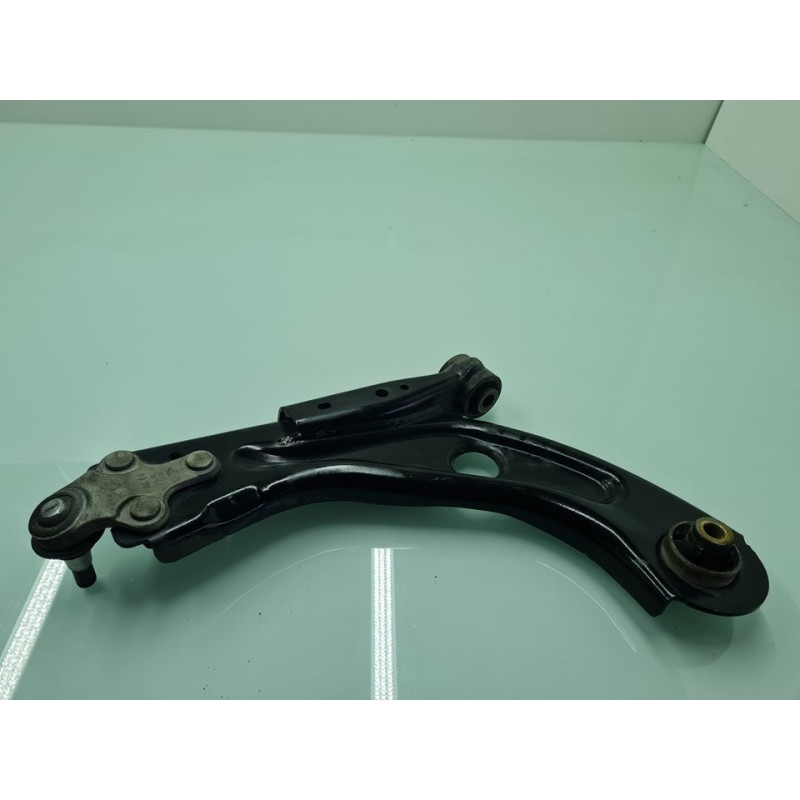 BRAZO SUSPENSION INFERIOR DELANTERO DERECHO 7AAA210101464A 
