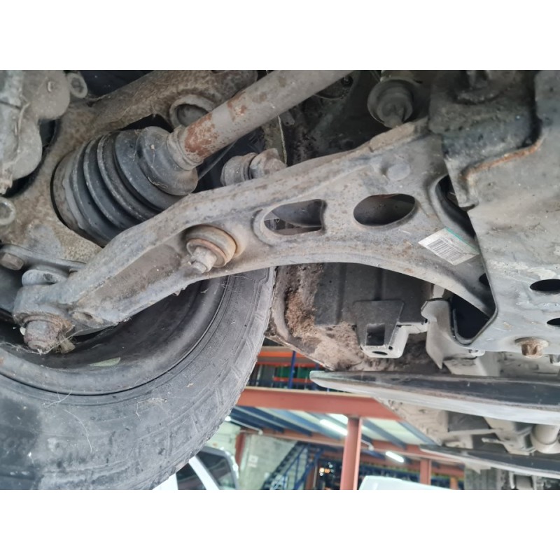 BRAZO SUSPENSION INFERIOR DELANTERO DERECHO 