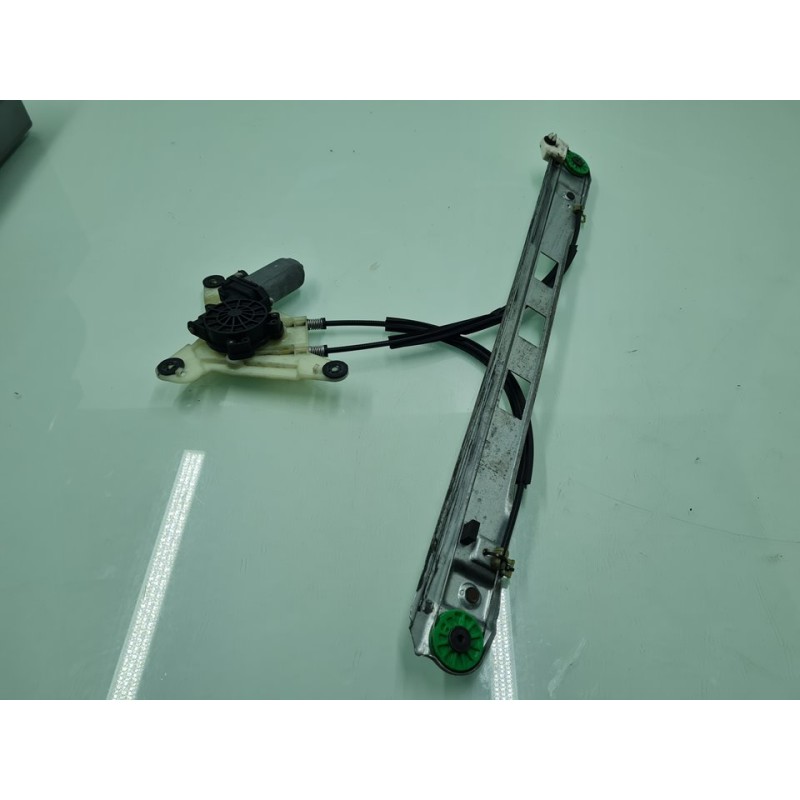 ELEVALUNAS DELANTERO DERECHO 807200008R 