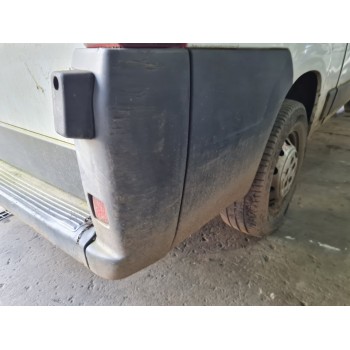 PUNTERA PARAGOLPES TRASERA DERECHA 