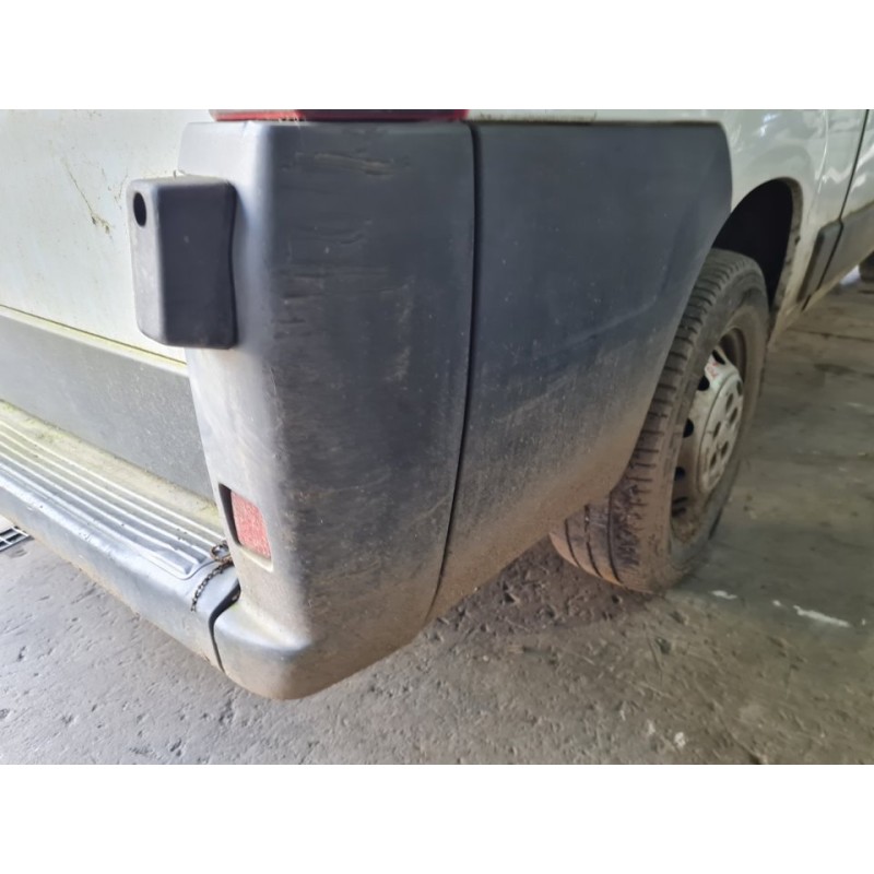 PUNTERA PARAGOLPES TRASERA DERECHA 