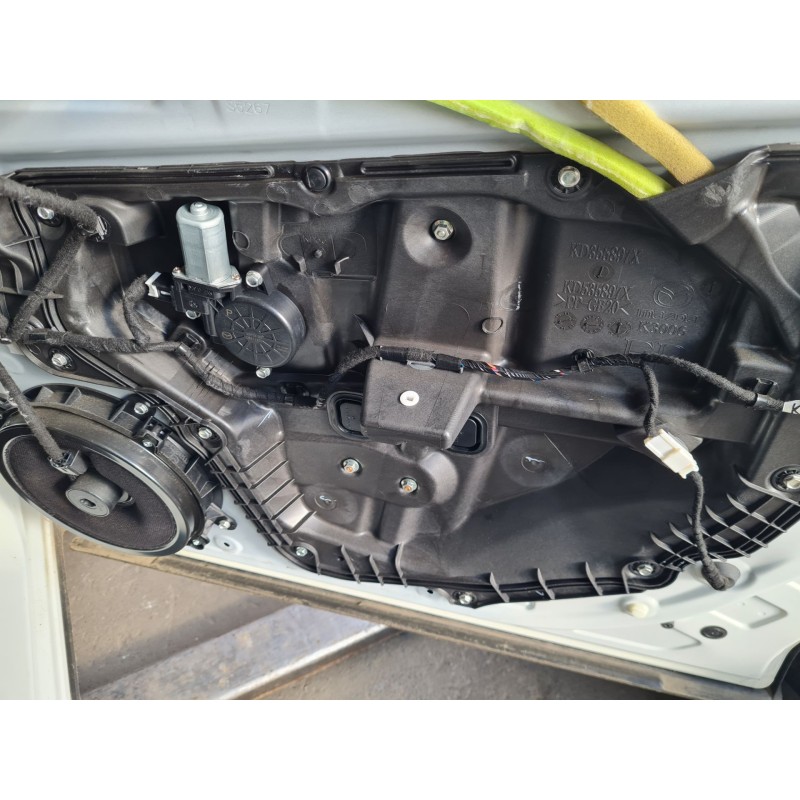 ELEVALUNAS DELANTERO DERECHO KD355897X 