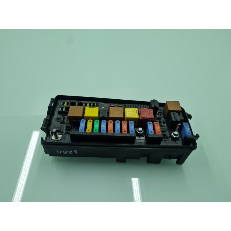 CAJA RELES / FUSIBLES 12795732 