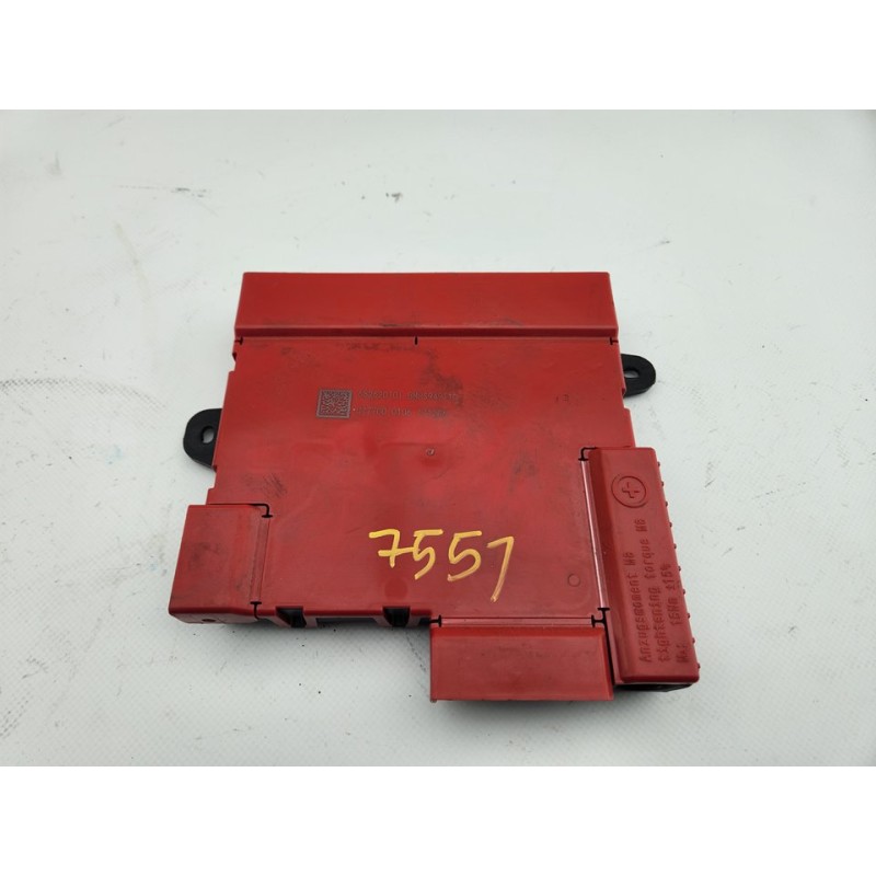 CAJA RELES / FUSIBLES 682620101 