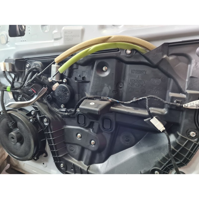 ELEVALUNAS DELANTERO DERECHO KD355897X 