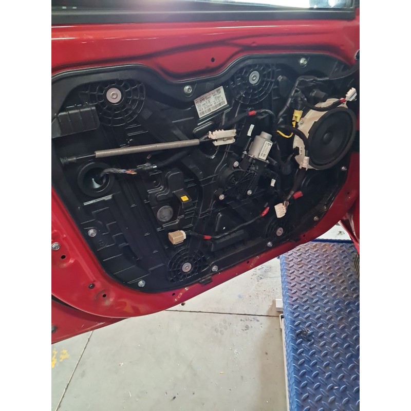 ELEVALUNAS DELANTERO IZQUIERDO 82470G4050 