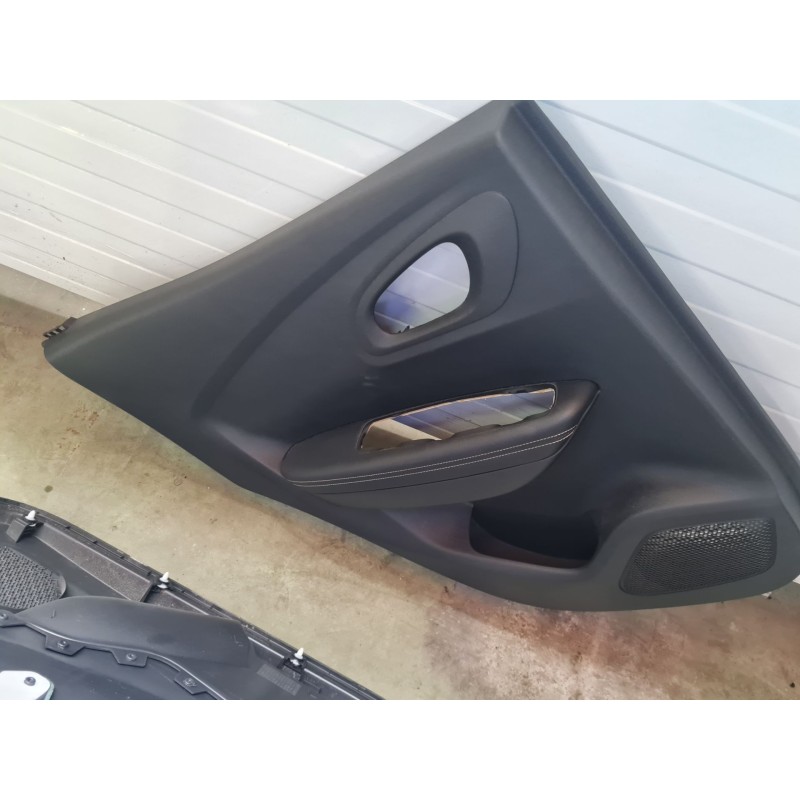 GUARNECIDO PUERTA TRASERA IZQUIERDA 829A11869R 