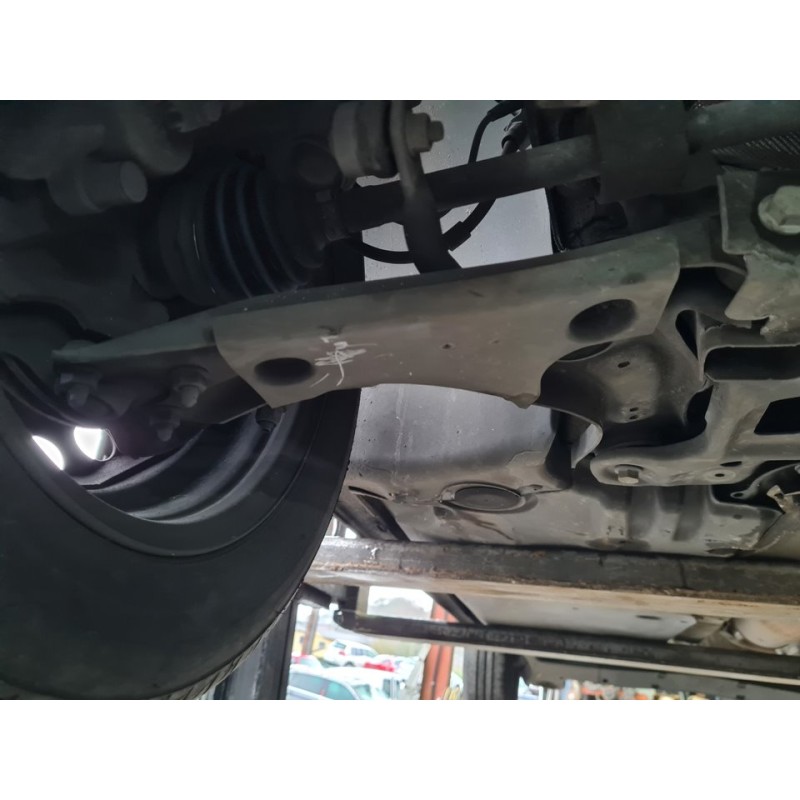 BRAZO SUSPENSION INFERIOR DELANTERO DERECHO 
