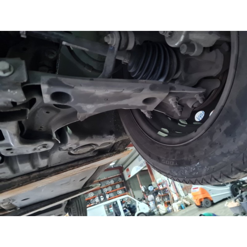 BRAZO SUSPENSION INFERIOR DELANTERO IZQUIERDO 
