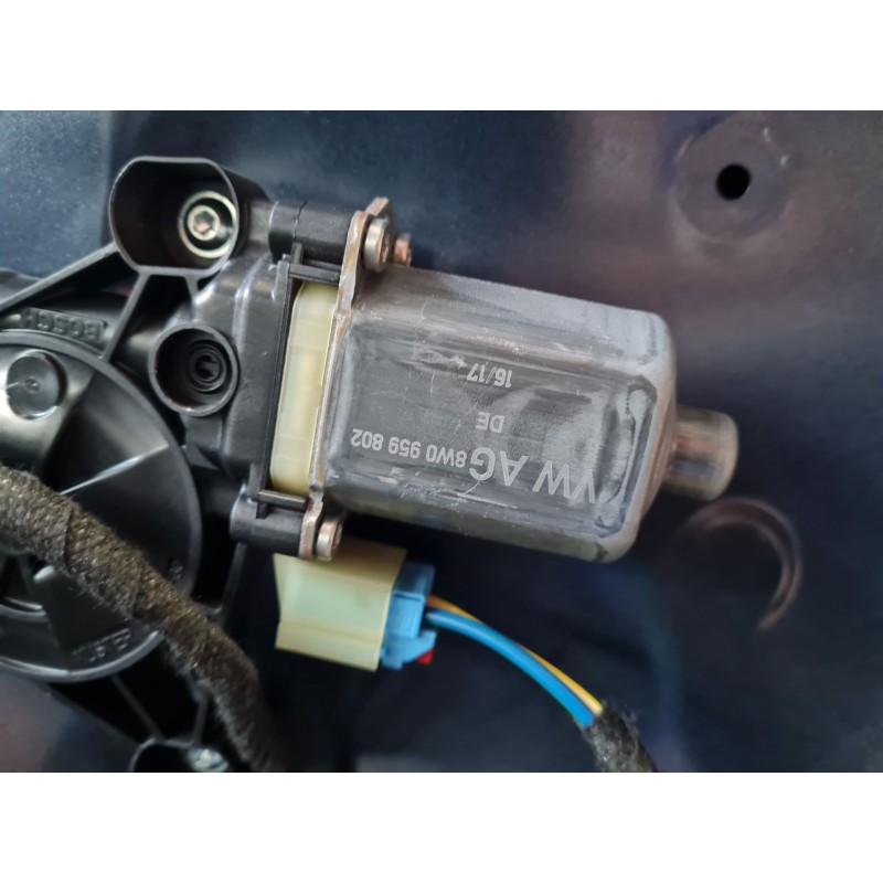 ELEVALUNAS DELANTERO DERECHO 8W0959802 
