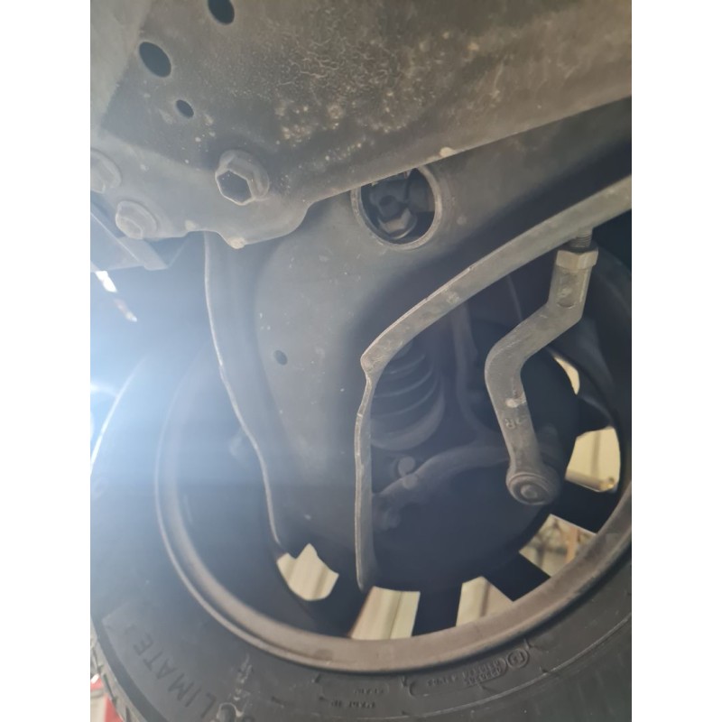 BRAZO SUSPENSION INFERIOR DELANTERO DERECHO 